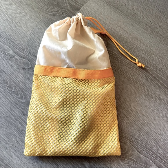 Portable potty pad mat and a bowl - Picture 4 of 6